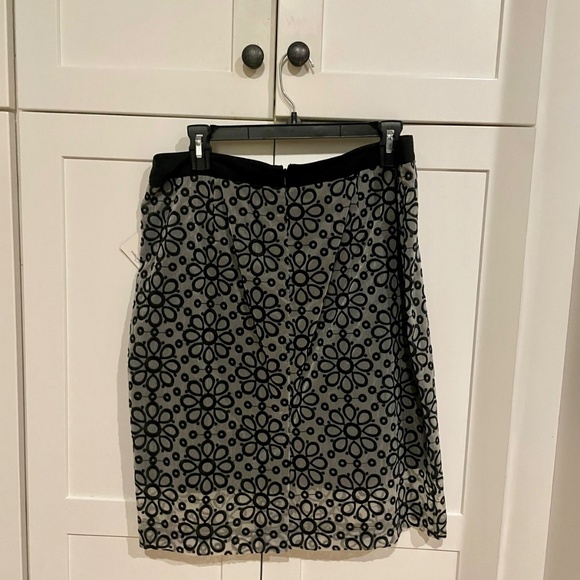 NWT Size 14 Gray and Black Daisy Halogen Nordstrom Skirt - Picture 2 of 4